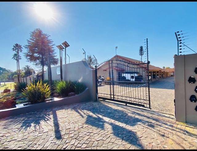 2 BEDROOM TOWNHOUSE FOR SALE IN NORKEM PARK